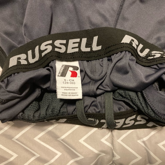 Russell Men’s At-The-Knee Athletic Shorts with drawstring / spandex waist Small - Picture 4 of 4